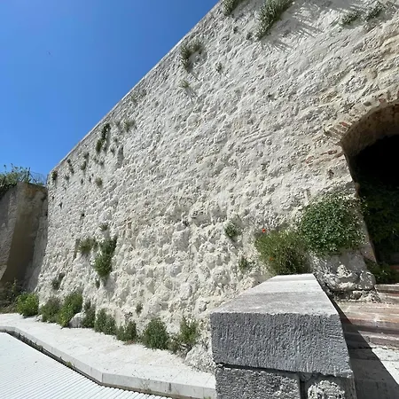 بيت ضيافة La Tour De Cadel لوزيرت